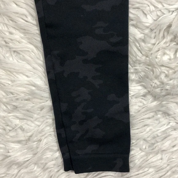 Spanx Seamless Camo High Waisted Leggings - Picture 8 of 13